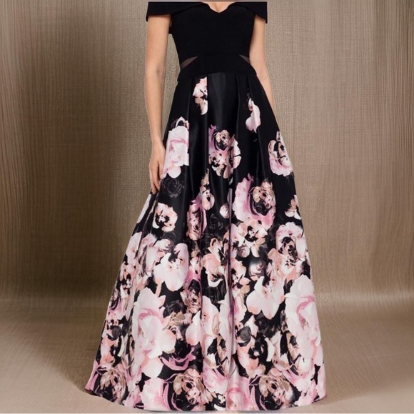 Xscape Dresses & Skirts - Floral Black Long prom Evening Dress V-Neck Printed Satin Ball Gown